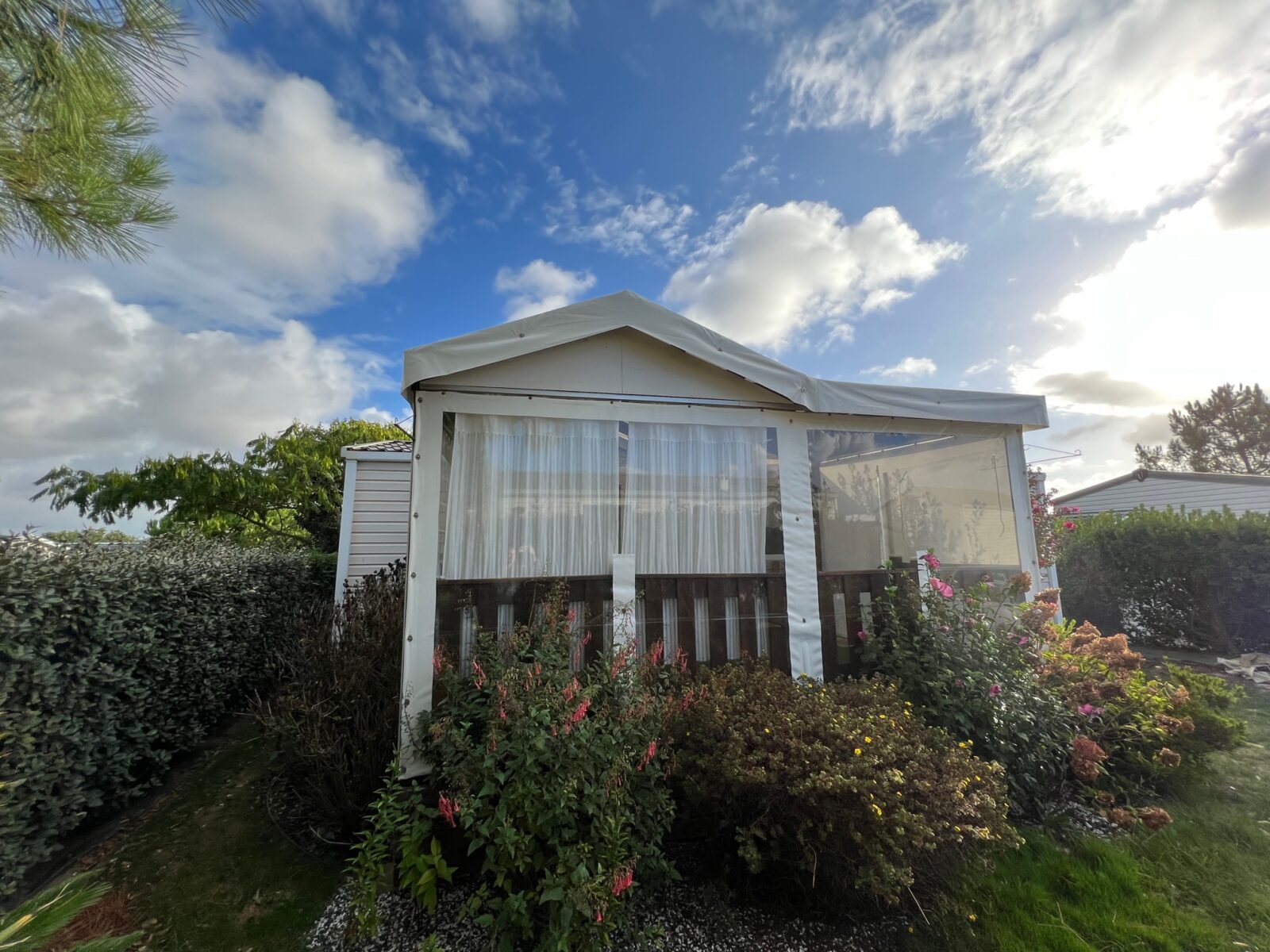 Abris Home Services Vente De Mobile Home Aux Sables D Olonne Saint Jean De Monts Et La Roche Sur Yon Facade Irm Saphir
