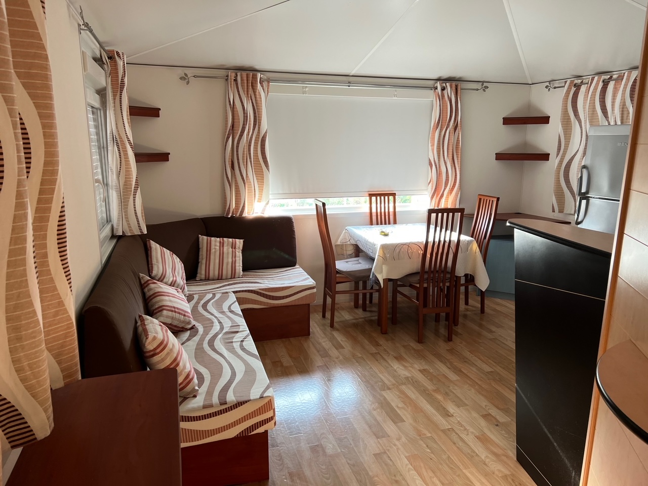 Abris Home Services Vente De Mobile Home Aux Sables D Olonne Saint Jean De Monts Et La Roche Sur Yon SALON NAUTIL 8.20