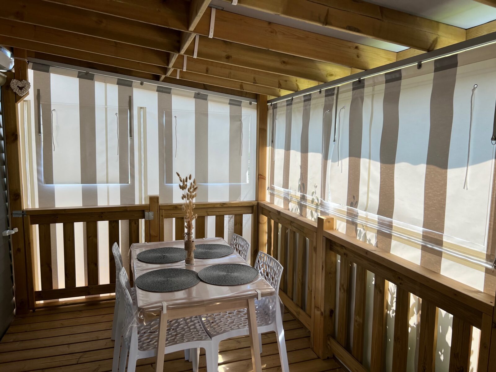 Abris Home Services Vente De Mobile Home Aux Sables D Olonne Saint Jean De Monts Et La Roche Sur Yon Terrasse Interieur 2